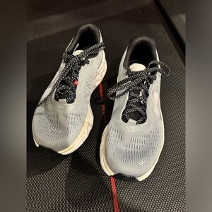 ON CLOUD Cloudmonster 2 Aloe Size 8 EUC